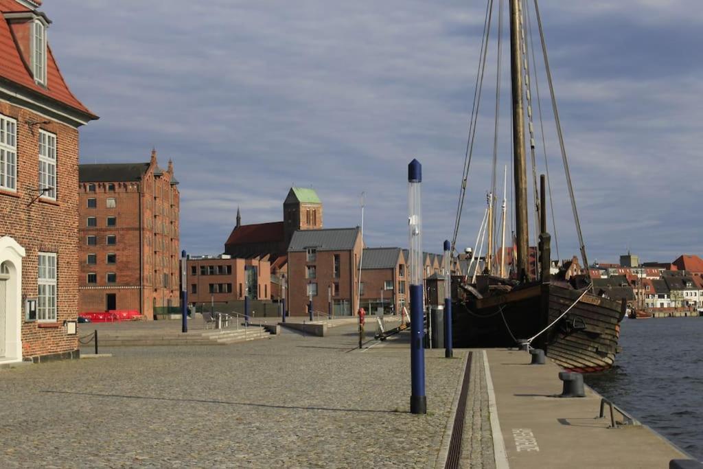 Dock 07 - Modernes 4 Sterne-Ferienapartment Direkt Am Hafen Wißmar Exterior foto